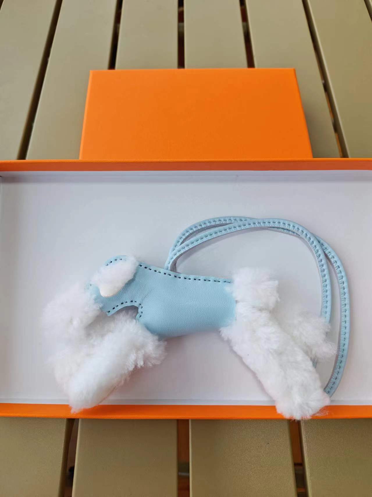 Designer key ring chain Lanyards accessories luxurious high-quality foxhound wool puppy bag pendants fur one-piece car hanging keychain 111