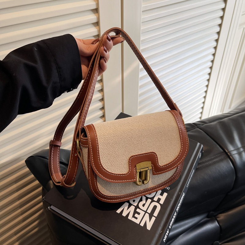 Small Niche Design Luxury Bag Fashionable Contrasting New Free Delivery Designer Bag Color Women's 2025 Spring New Saddle Bag Feeling Single Shou