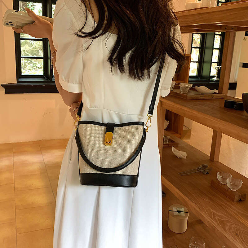 Niche retro for women 2025 high-end versatile, portable bucket spliced single shoulder crossbody bag, women's handbag new style, unique and elega