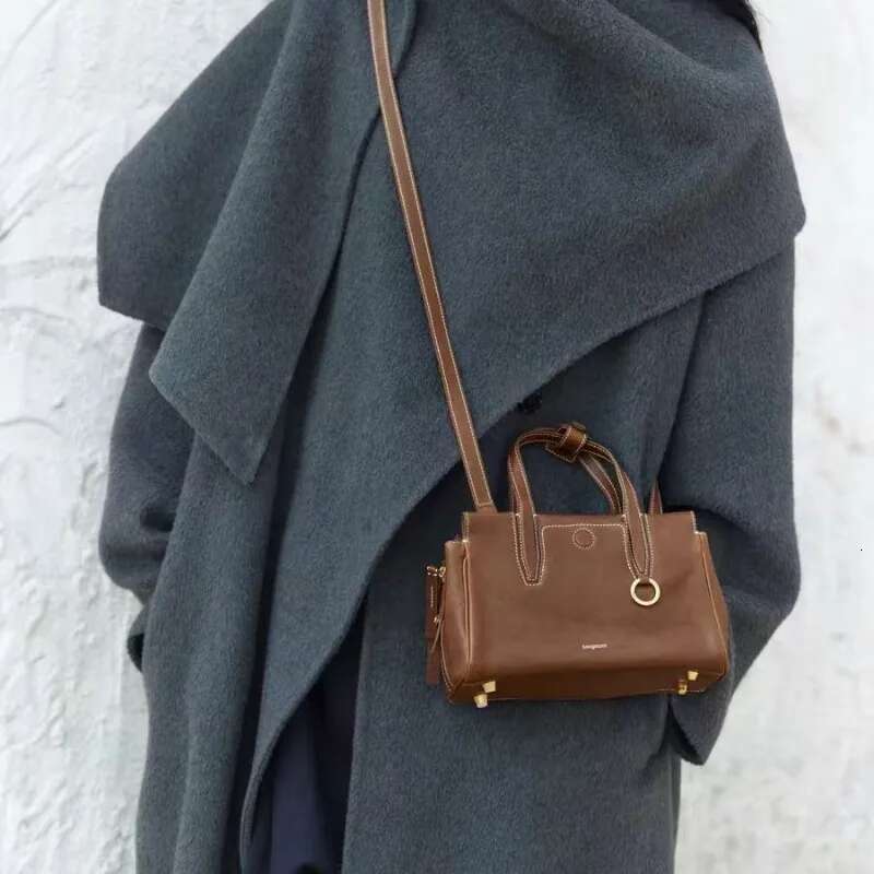 New Large Capacity Travel Shoulder Bag, Vegetable Tanned Cowhide Briefcase