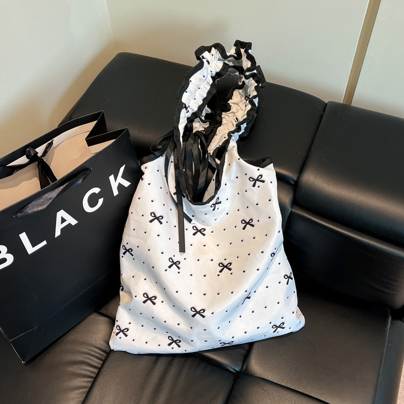 2025 New Sweet And Cute Folded Shoulder Summer Small Fresh Wave Point Bow Luxury Bag Cloth New Free Delivery Designer Bag Commuter Bag For Women