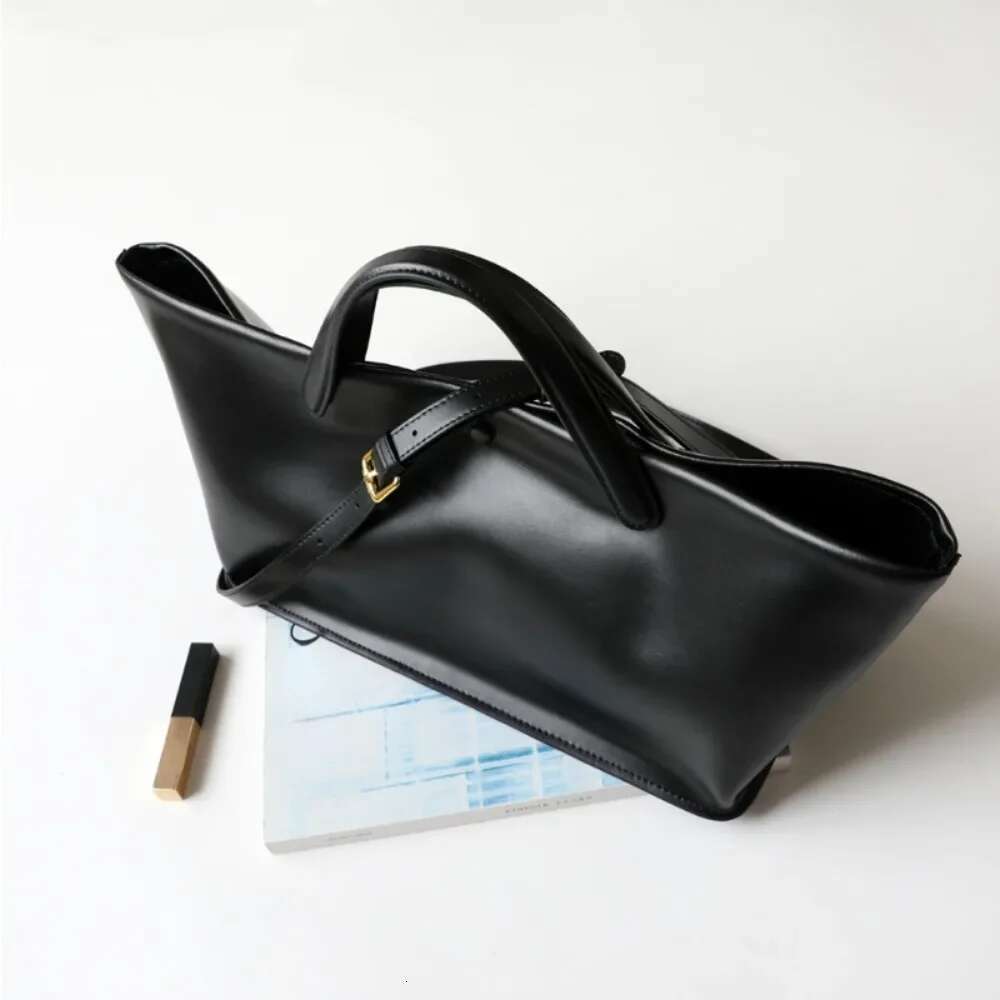 New Moda Simple Large Capacity Exposure Handbags Women Office Casual Dermis Totes Minority Commuter French Style Messenger Bags