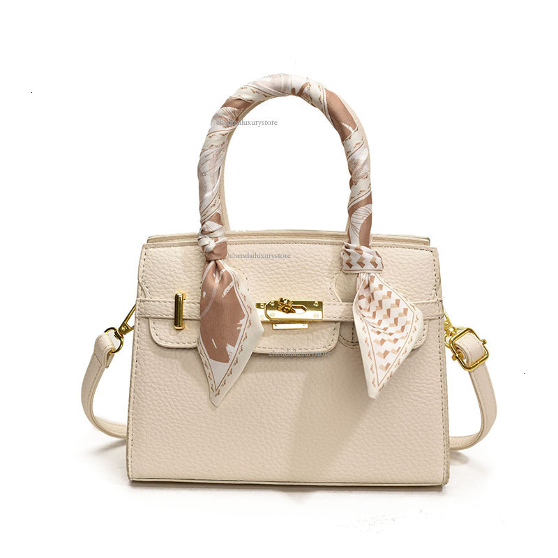 Fashionable Women's Handbag With Free Shipping Designer Bag, Trendy High-end Metal Single Shoulder Diagonal Cross Bag Fresh And Casual Small Squa