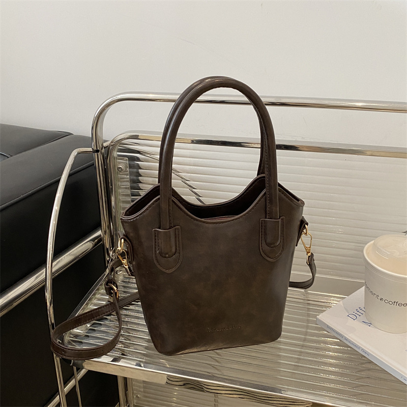 Free Delivery Designer Bag This Year's Popular Are Versatile For Women In Autumn And Winter 2025 New Crossbody With High End Feel Hand Held Bucke