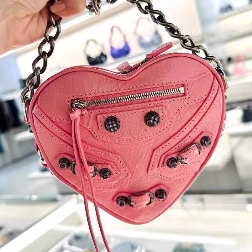 Super popular internet celebrity with the same style B home dark willow nail heart shaped motorcycle rivet design peach crossbody bag women s