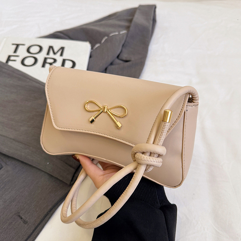 Free Delivery Designer Bag Ladies' Popular Single Shoulder Crossbody This Year 2025 Winter New Item Versatile Ins High Beauty Solid Color Small S