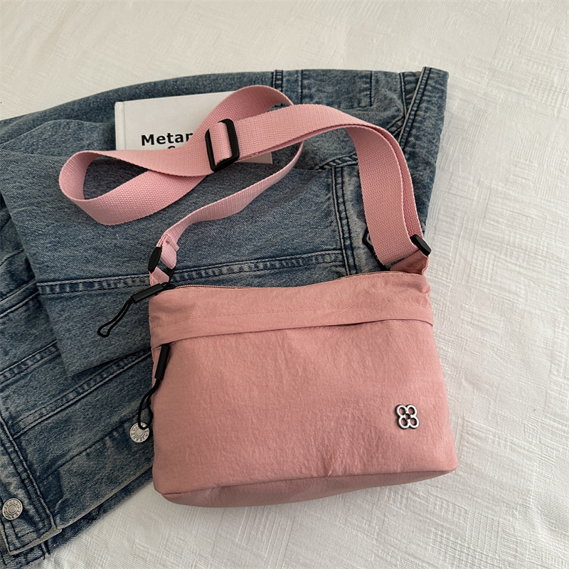 Free Delivery Designer Bag 2025 Simple Large Capacity Korean Single Cross Shoulder Women's Fashion Bag Winter Versatile Leisure Luxury Bag