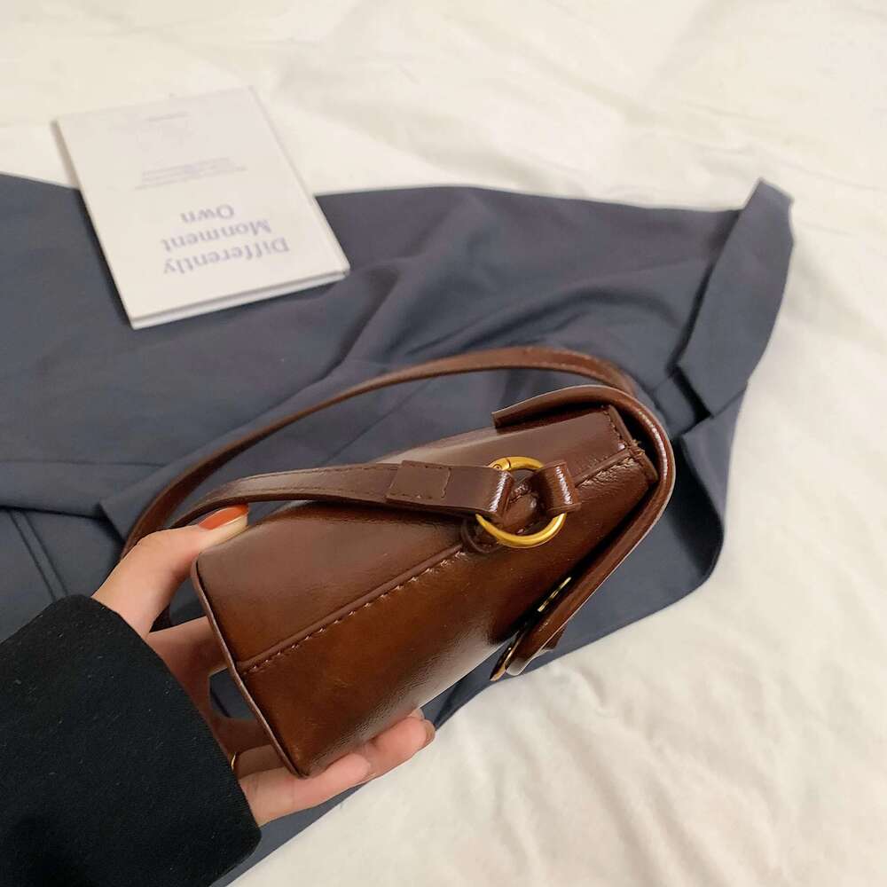 Vintage Handbag French Baguette Oil Wax Leather Single Shoulder Armpit Bag For Commuting