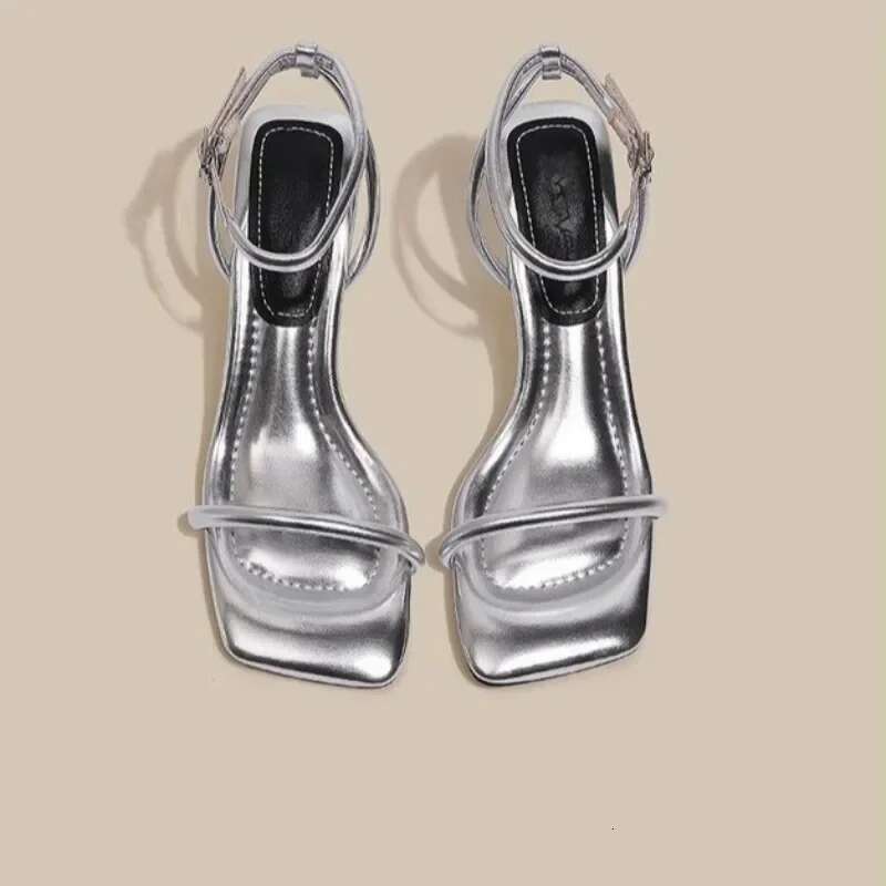 2025 Summer Women's Roman Open Toe Office and Career Fashion Buckle Strap Outdoor New Solid Best Seller Heeled Sandals