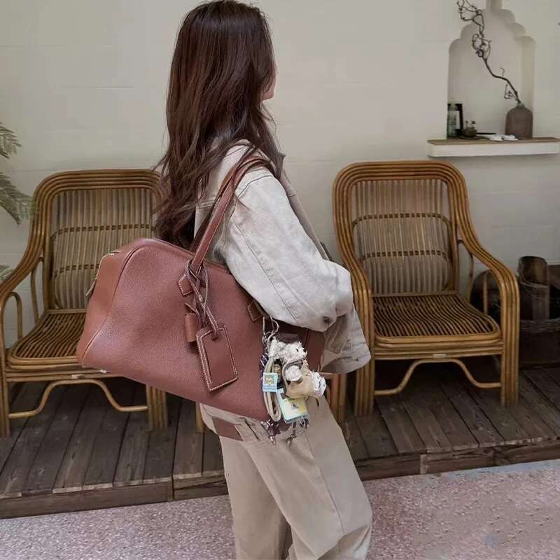 VOAETEC New High-End First-Layer Cowhide Large-Capacity Boston Commuter Portable Shoulder Underarm Travel Bag Casual