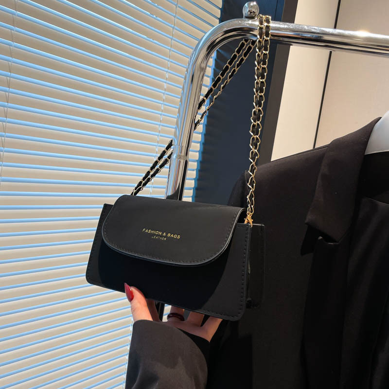 Free Delivery Designer Bag Fashionable And Versatile Crossbody Popular Women's 2025 New Single Shoulder Small Chain Winter Korean Version Tempera