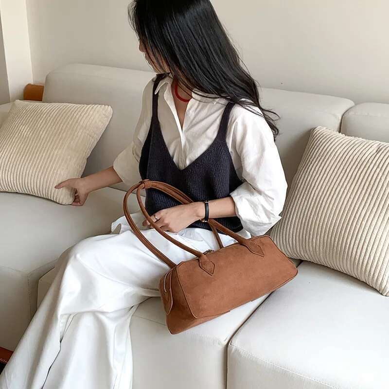 2025 Women's Sausage New Retro Frosted Cowhide Suede Niche Commuting Armpit French Stick Bag