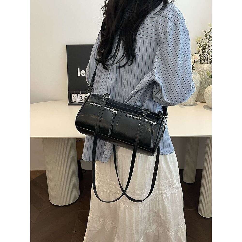 Niche French style underarm 2025 high-end fashion single shoulder trendy versatile large capacity simple outdoor bag