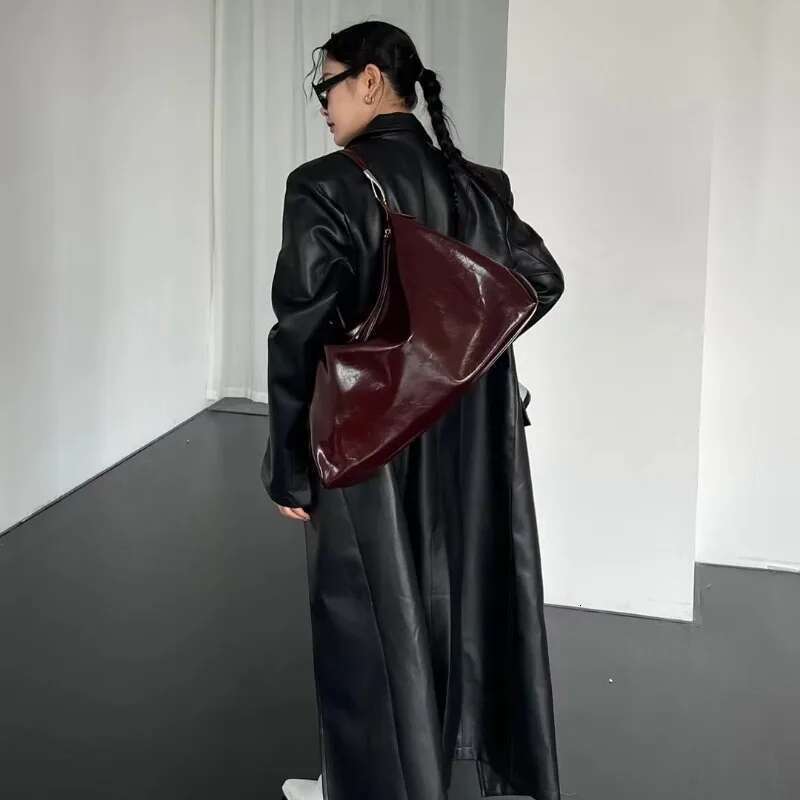 Bury Womens Tote Aesthetic Vintage Fashion Advanced Leather Shoulder Bag Autumn And Winter Large Capacity Handbag Bolsa