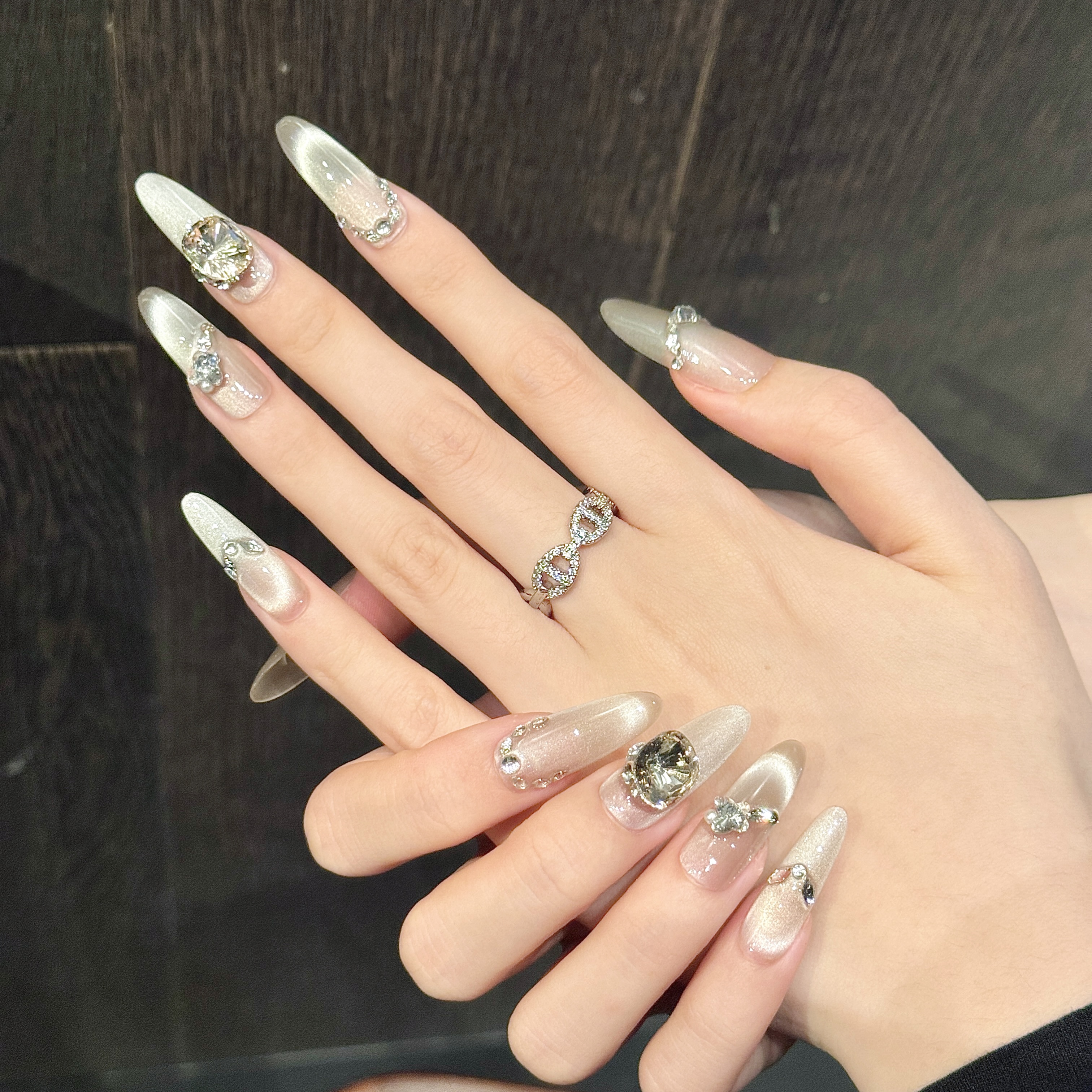 Nude Crystal-Inlaid Elegant Nail Enhancers press on nails