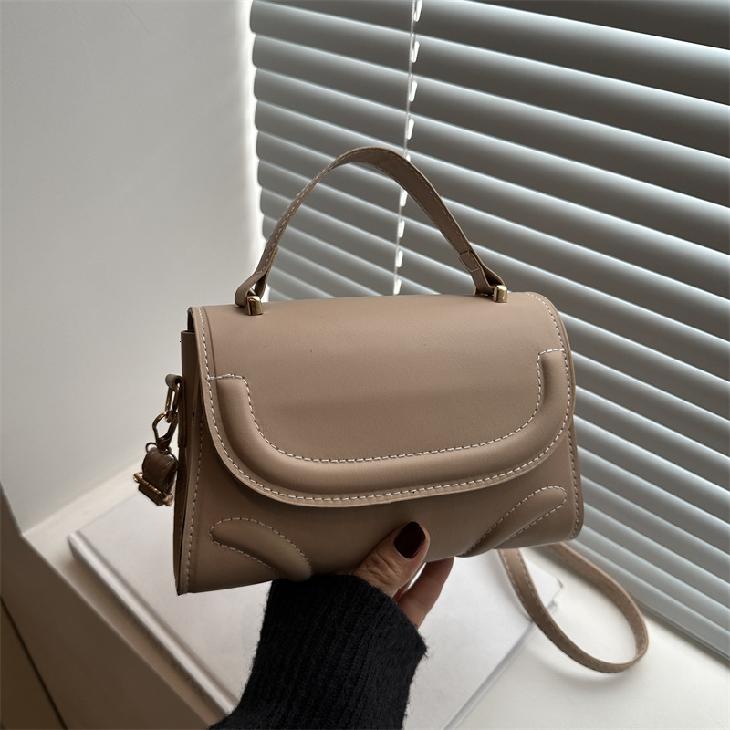 Free Delivery Designer Bag Hand Women's 2025 Autumn And Winter New Fashion Versatile Simple Small Square Ins Crossbody Popular This Year Luxury B