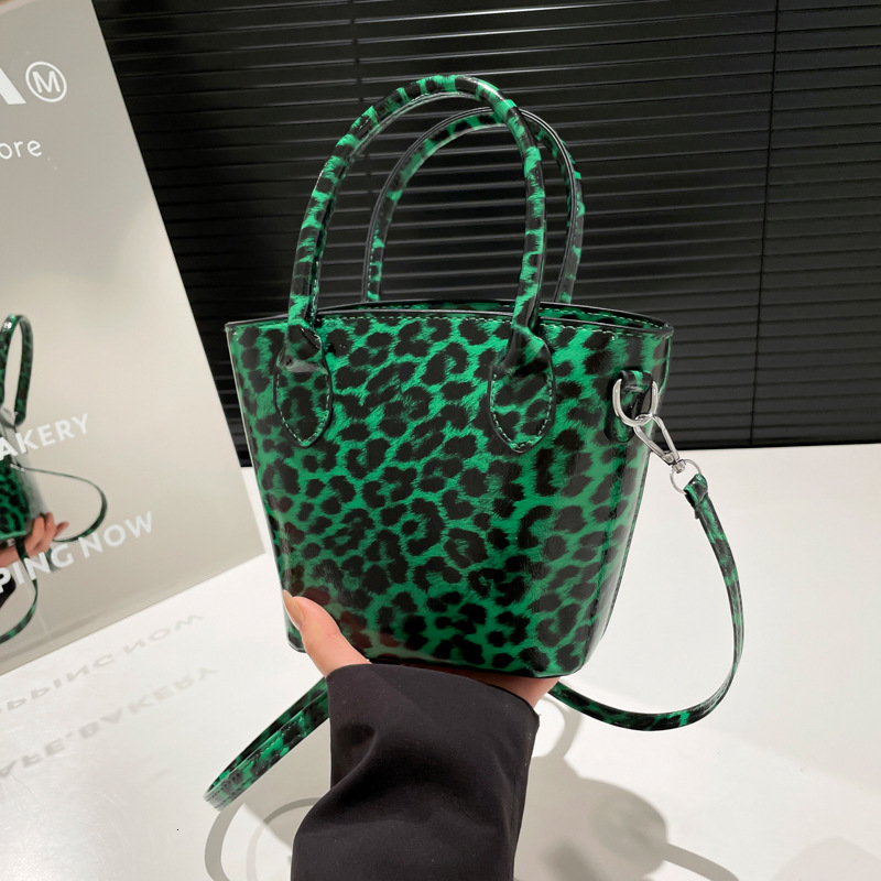 Crossbody Women's Leopard Luxury Bag Print Single Shoulder 2025 New Trendy Summer New Free Delivery Designer Bag Casual Fashionable Small Bag Jap