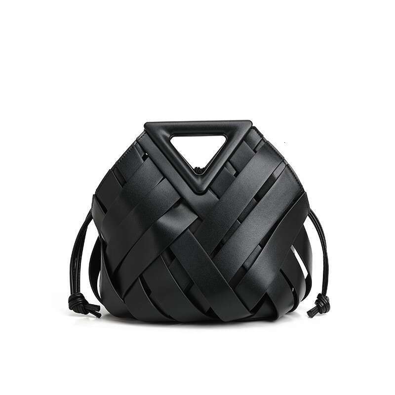 Large Capacity New Vegetable Basket handbag messenger bag Triangular Magnetic Buckle Hand Woven Hollow Women's Bag