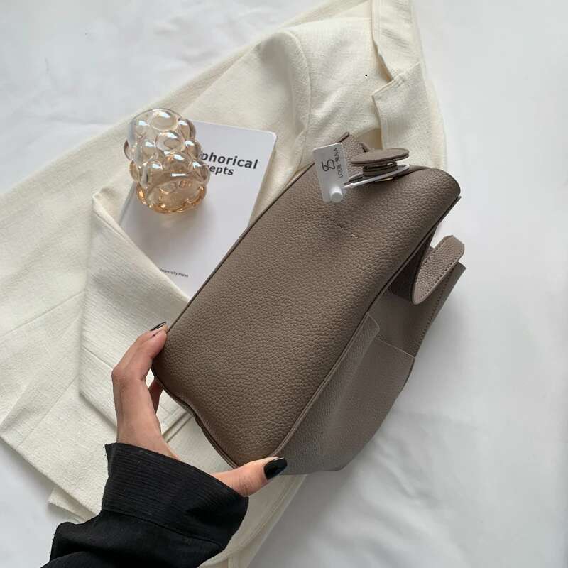 2025 Wide Strap Message Handbag Women Shoulder Bags Leather Soft Casual Bucket Large Capacity Simple Multi-function Tote