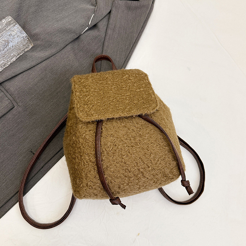 Free Delivery Designer Bag Elegant And Niche Design For Women 2025 New Fashion Extremely Simple Woolen Student Class Backpack Luxury Bag