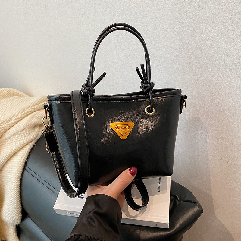 Free Delivery Designer Bag Instagram Handheld For Women 2025 Winter Small Bucket Versatile Single Shoulder Crossbody Commuter Women's Bag Luxury 