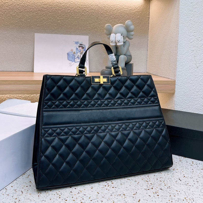 Designer Fashion Totes Handbags Shoulder Bag 2025 Versatile Temperament High Quality Leather Shopping beach bag Women Hand Cowboy Bags