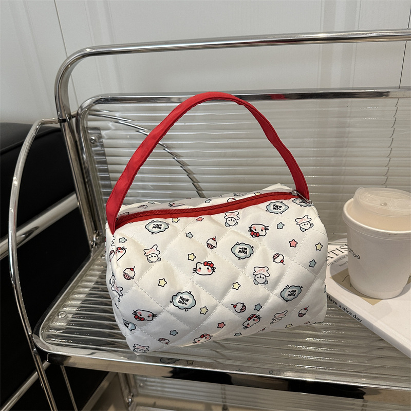 Single Shoulder Sweet Fresh Niche Design Women's Underarm Bag New Free Delivery Designer Bag Casual Versatile Handheld Luxury Bag Crescent Bag