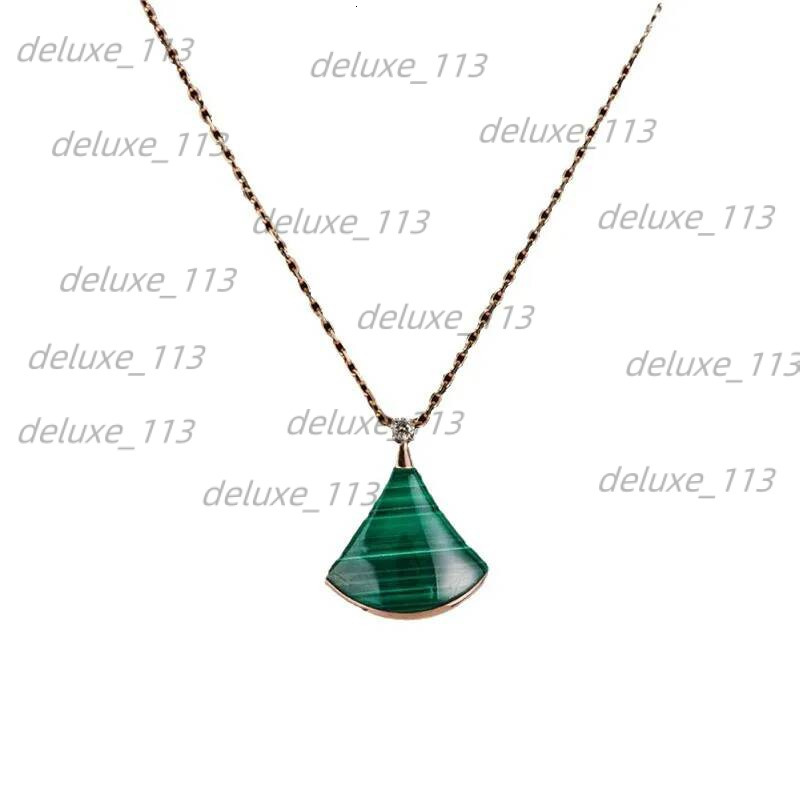 S Small Skirt Necklace For White Mother In Law Scalloped Rose Gold Pendant Collarbone Chain Designer Jewelry Women