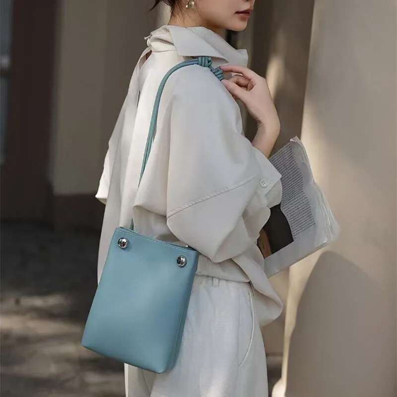 Brand Designer New Genuine Leather French Underarm Fashionable Simple Crossbody Single Shoulder Mobile Phone Bag Handbag