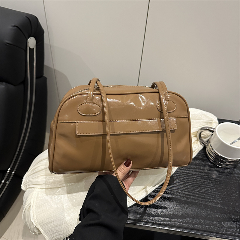 2025 Spring And Summer New Free Delivery Designer Bag Niche Design Handheld Underarm Luxury Bag Bowling Versatile Style Single Shoulder Women's B