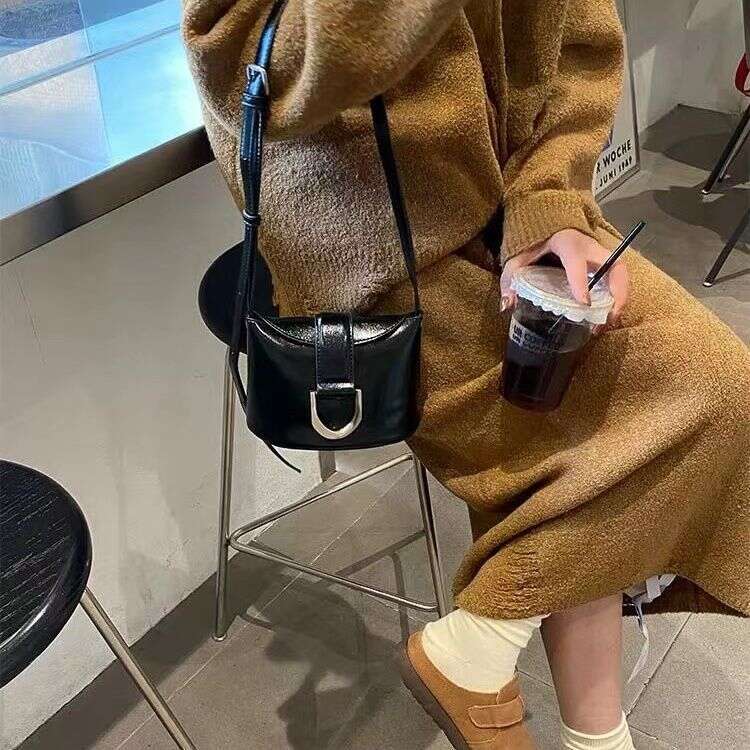 Autumn and winter French fries horseshoe 2025 mini niche bag high-end new Chinese versatile shoulder crossbody bag