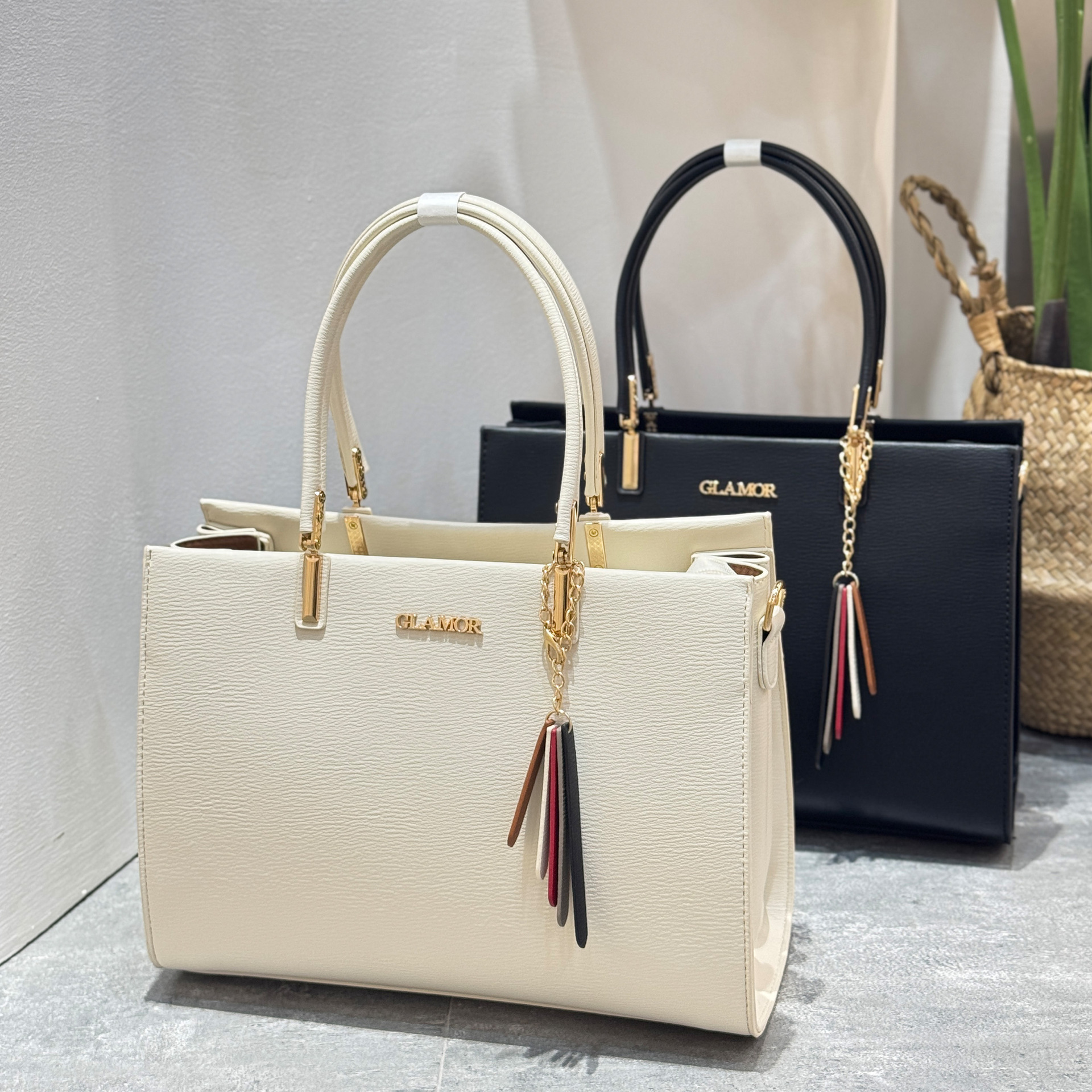 Free shipping 2025 new designer bags New style versatile shoulder bags with a high end feel made of genuine leather handbag large capacity commuter cr