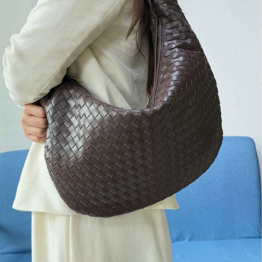 Large Capacity Crossbody Dumpling Hot Selling Woven Fashionable Hand-Held Cloud Knot Single Shoulder Armpit Bag