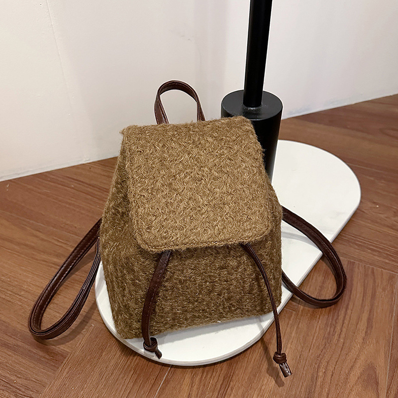 Free Delivery Designer Bag Elegant And Niche Design For Women 2025 New Fashion Extremely Simple Woolen Student Class Backpack Luxury Bag