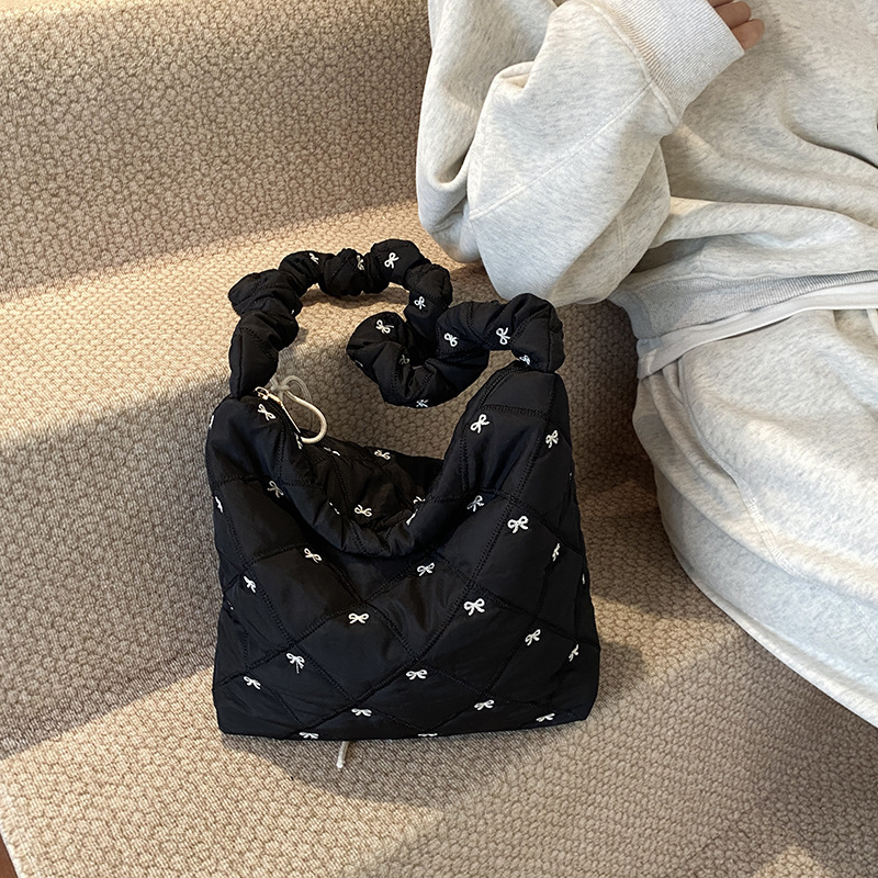 Free Delivery Designer Bag College Student Commuting Tote New 2025 Winter Women Ins Pleated Shoulder Crossbody For Women Luxury Bag