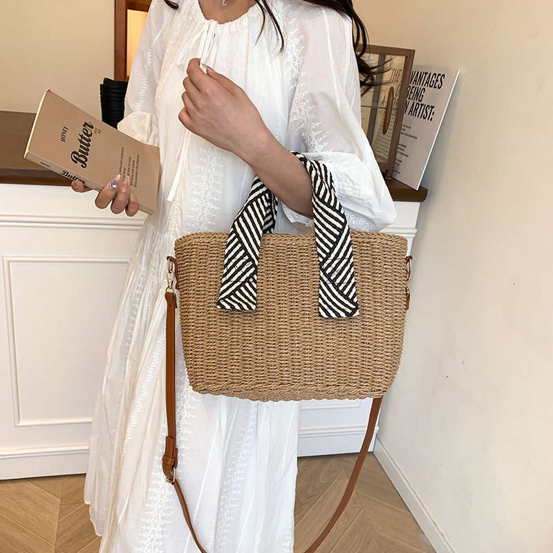 Instagram hand woven handbag for women in summer 2025, new Korean version fashionable and artistic style single shoulder crossbody bag