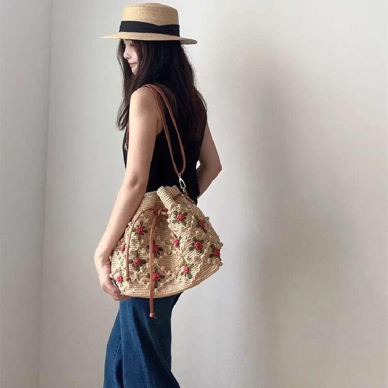 2025 New French Fashion Handmade Flower Natural Raffia Straw Grass For Women Designer Handbags Beach Tote Bag