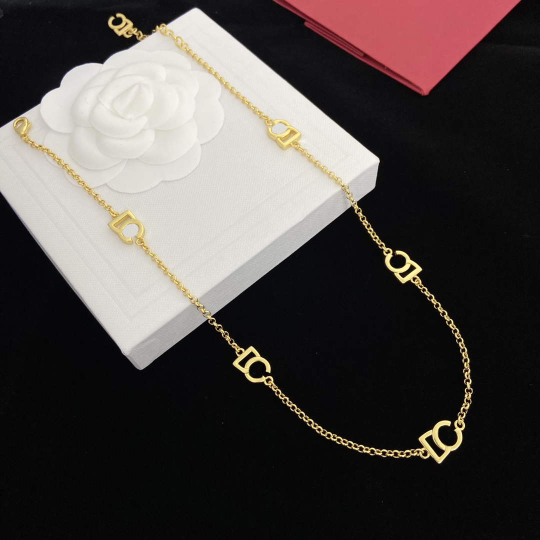 Luxury classic gold necklace Charm necklace Beauty necklace Fashion jewelry necklace Pendant Wedding pendant necklace high quality gift