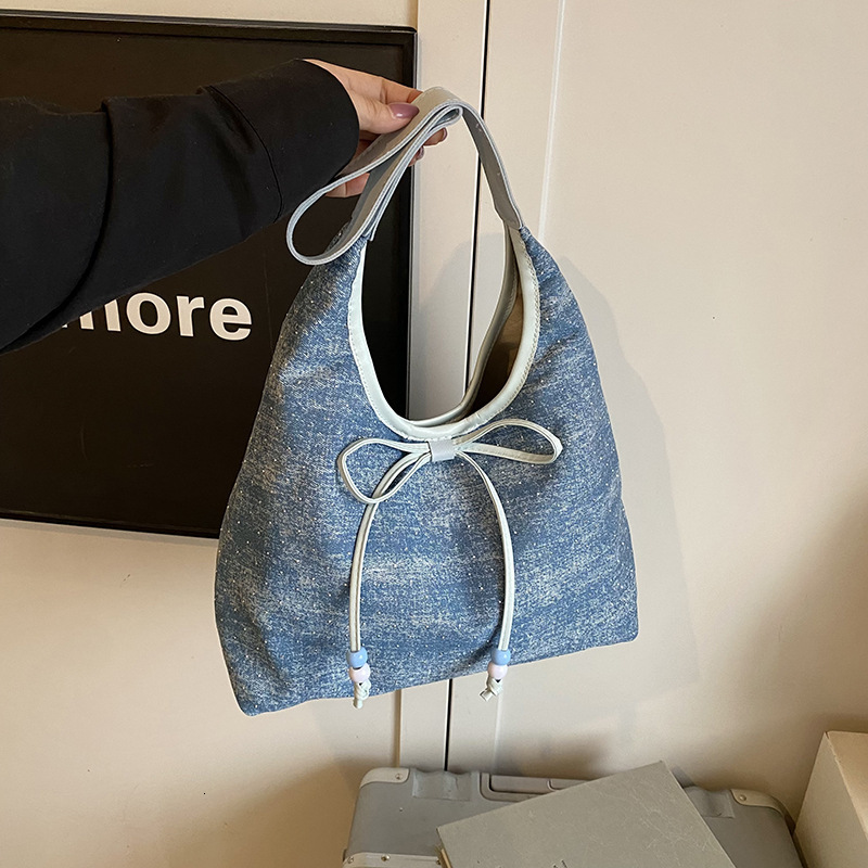Trendy New Luxury Bag Fashion New Free Delivery Designer Bag Casual Armpit Tote Versatile Commuting Lightweight Shoulder Bag Temperament Highend Blue