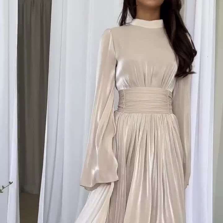 Autumn New Fashionable French Round Neck Waist Fold Light Luxury Style Dress