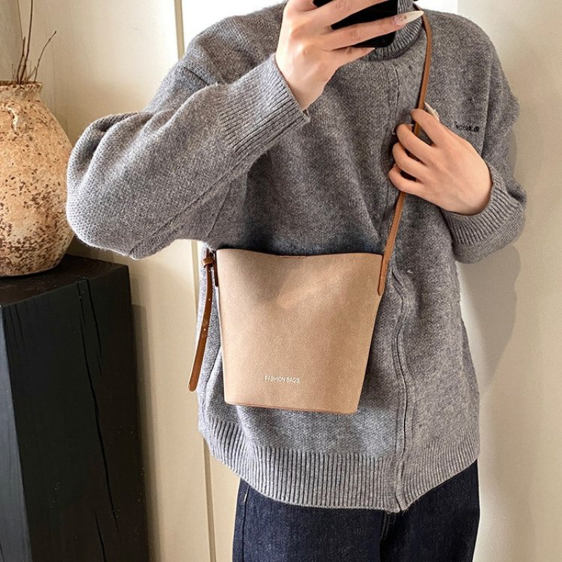 High Quality Brand High-quality New Model Free Delivery Designer Bag PU2025 Spring Stitching Niche Shoulder Bag