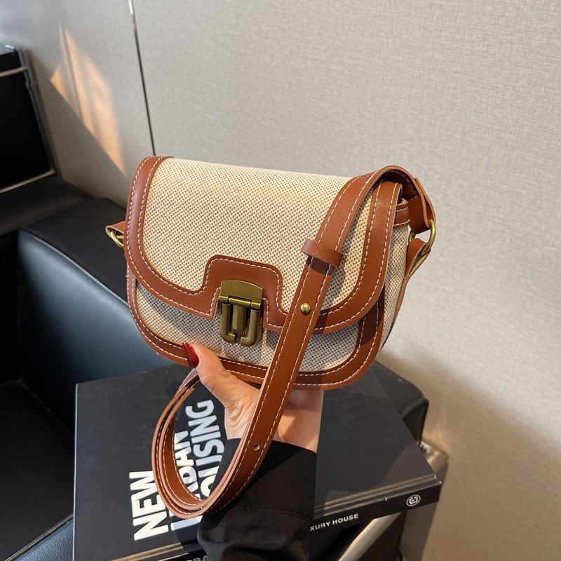 Small Niche Design Luxury Bag Fashionable Contrasting New Free Delivery Designer Bag Color Women's 2025 Spring New Saddle Bag Feeling Single Shou