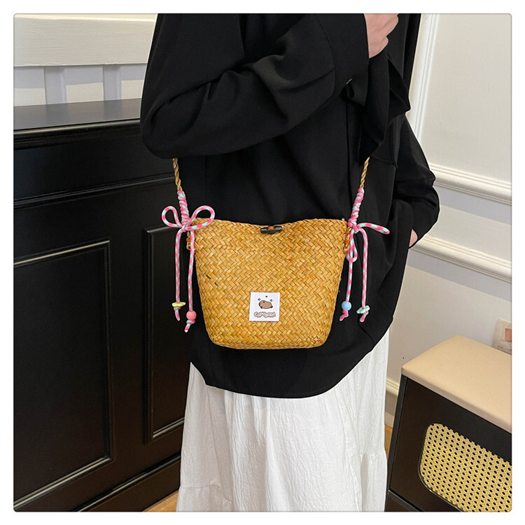 New straw woven lazy casual fashion versatile women's single shoulder crossbody bag beach vacation woven bag solid color simple single shoulder c