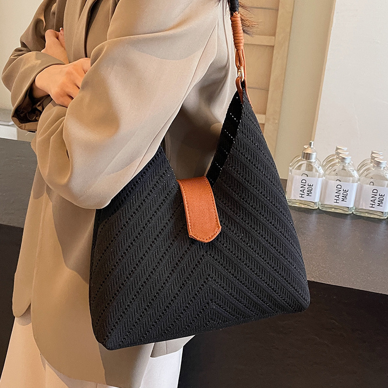New fashion trend, simple temperament, woven armpit tote bag, women's multifunctional designer, high beauty, lightweight shoulder bag, knitted to