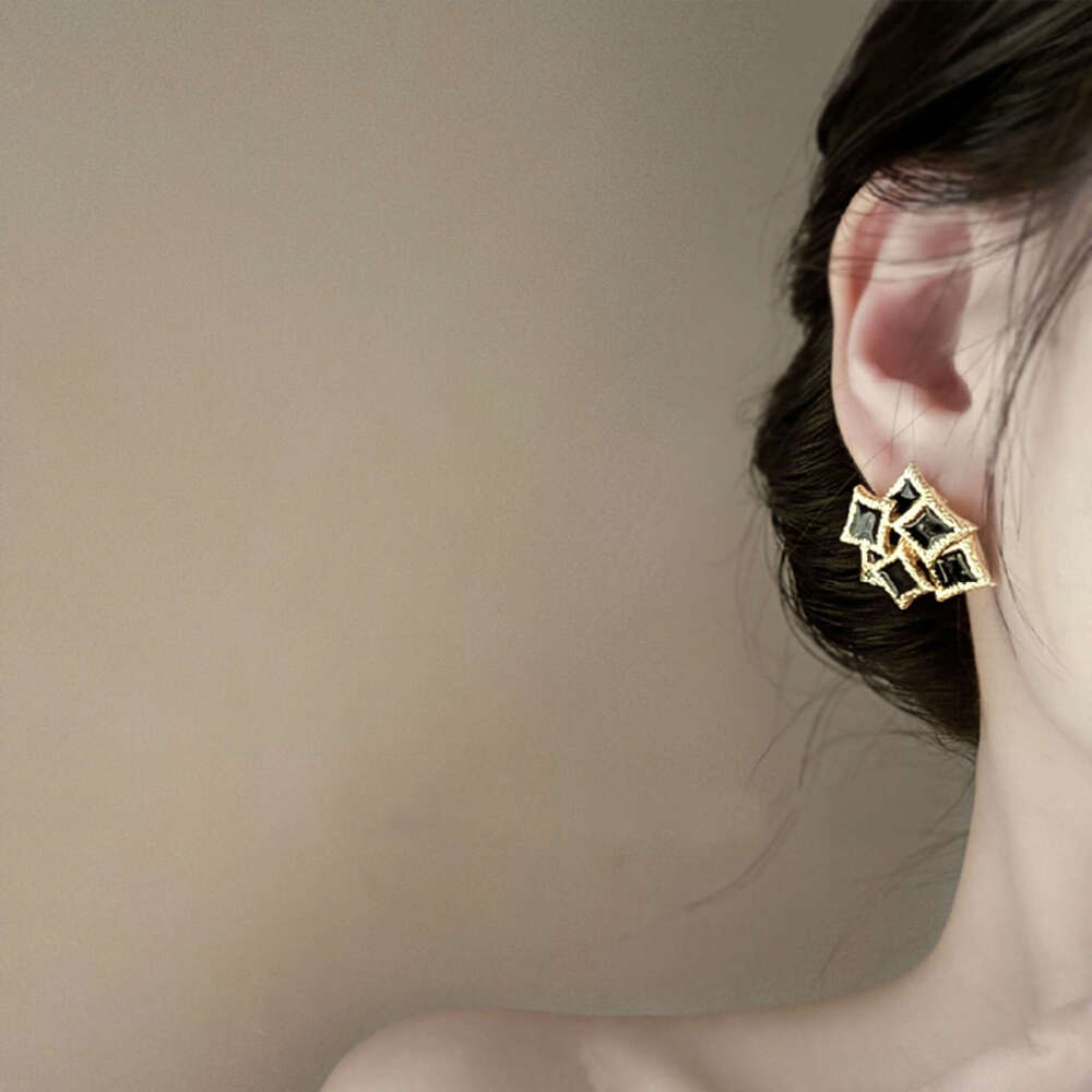 Qiongyu's new oil dripping square double-layer French fashion earrings, versatile and high-end earrings for women