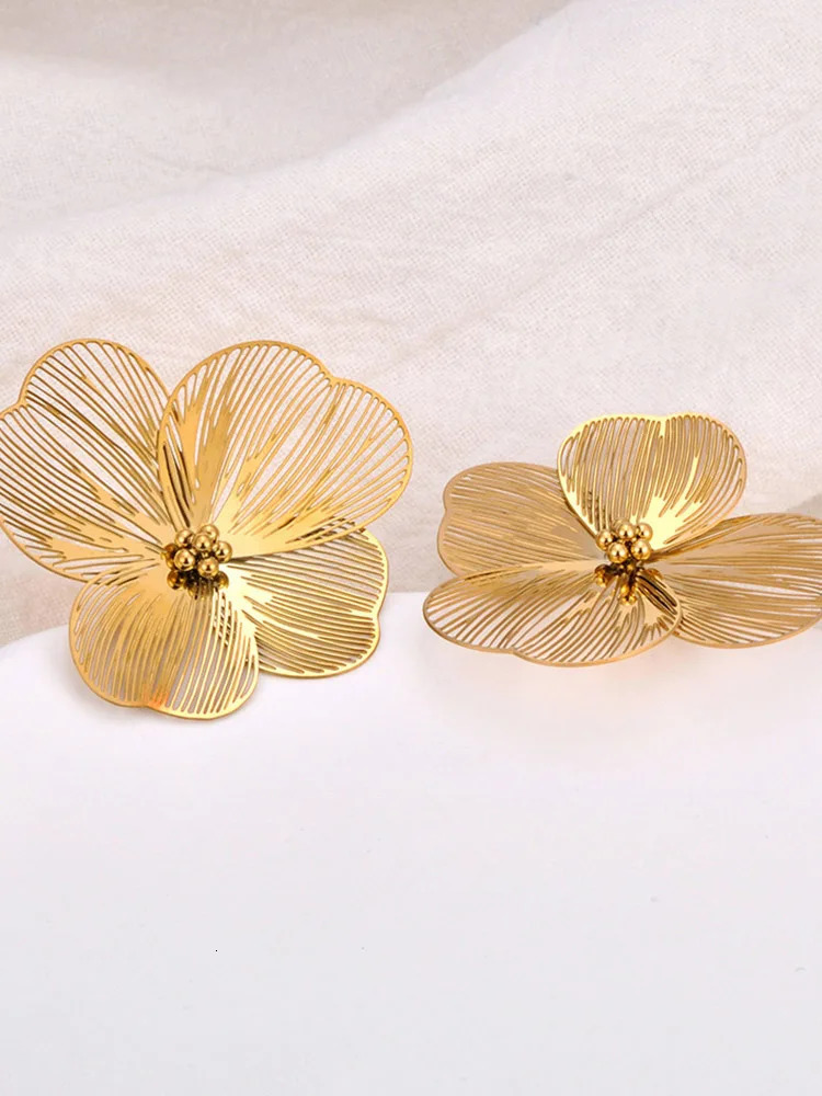 Lokaer Fashion 316L Stainless Steel Four Petals Flower Stud Earrings PVD Gold Plated Daily Handmade Jewelry for Women E24196 250515