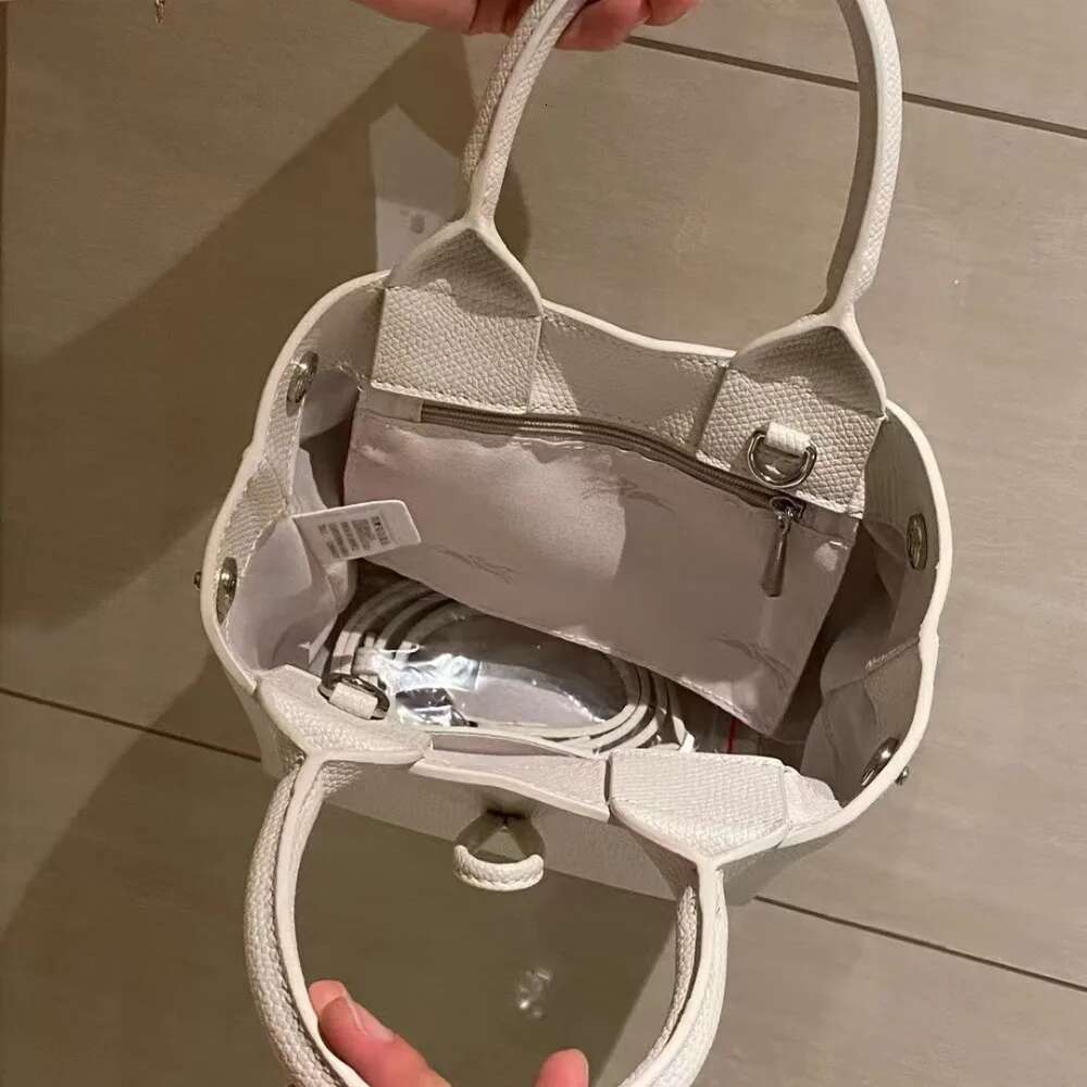 Hot Selling New Spring, Large Capacity Single Shoulder Crossbody Bag, Light Quality Handbag For Women