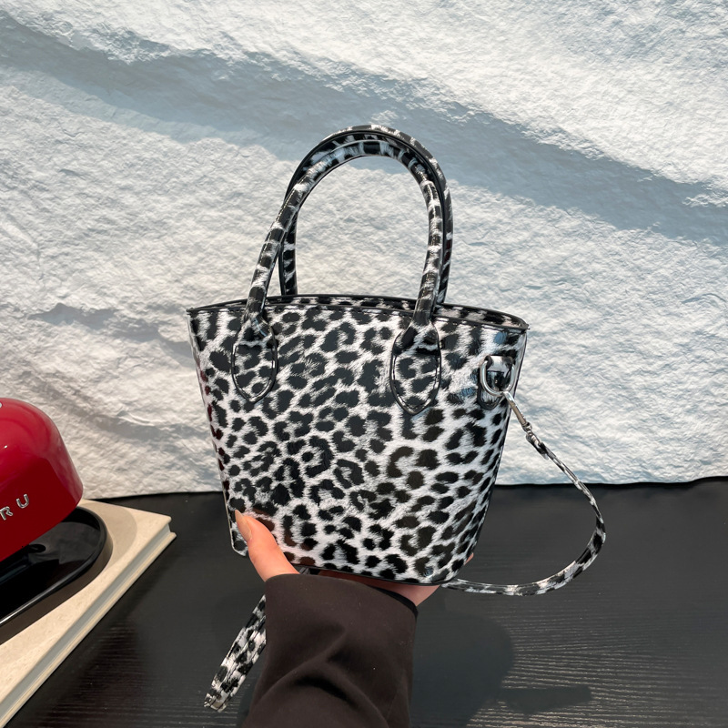 Crossbody Women's Leopard Luxury Bag Print Single Shoulder 2025 New Trendy Summer New Free Delivery Designer Bag Casual Fashionable Small Bag Jap
