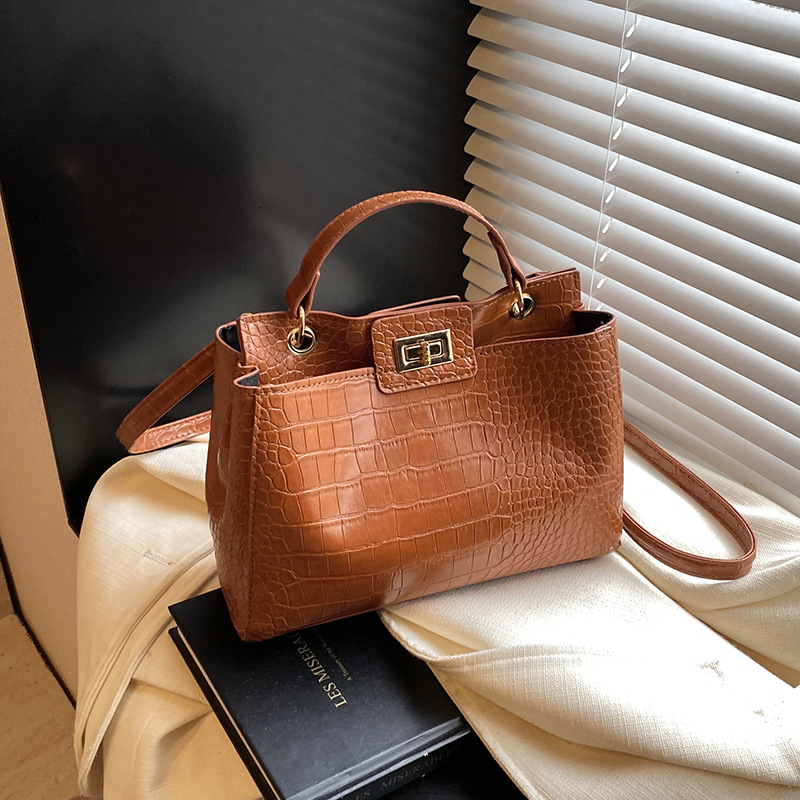 Free Delivery Designer Bag Winter Commuting Niche Design Hand For Women 2025 New Trendy And Fashionable Shoulder Stylish Crossbody Luxury Bag
