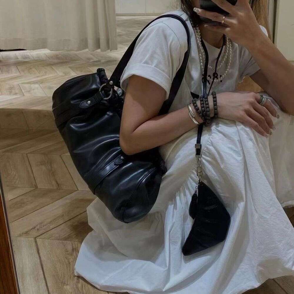2025 New Women's Fashion Versatile Premium Commuter Underarm Dumpling Bun Large Capacity Folded Single Shoulder Stick Bun